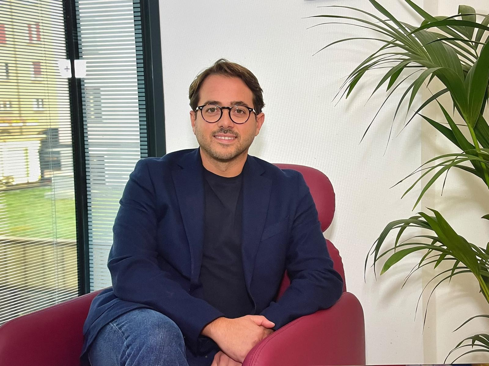 Dr. med. Nicolò Pipitone nel suo studio